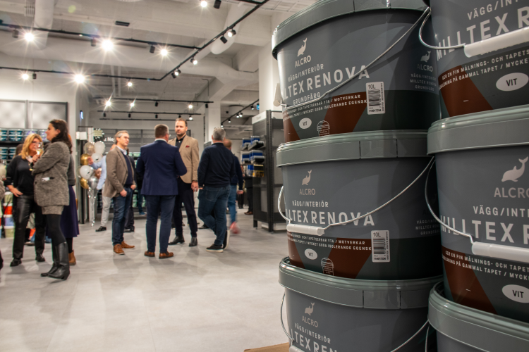 malingspann med folk i bakgrunnen