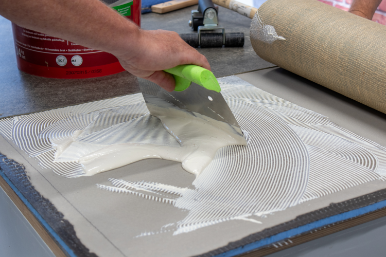 påføring av lim med en limspreder