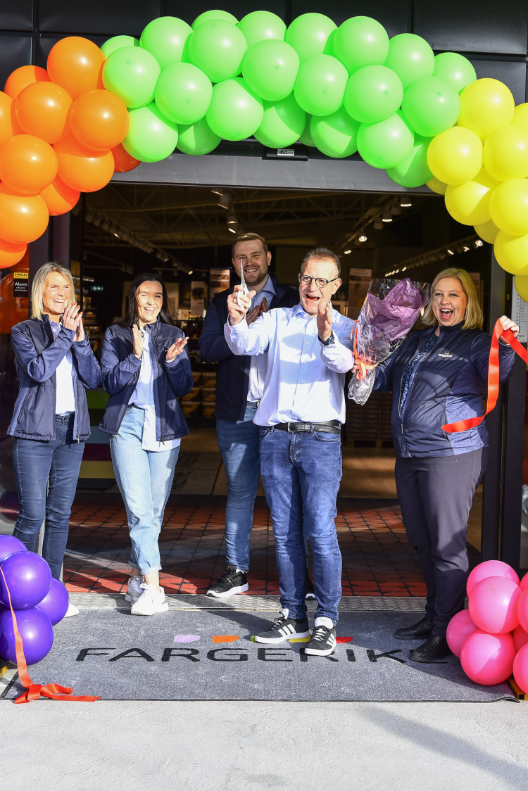 Ansatte og eier av Fargerike på Nordås