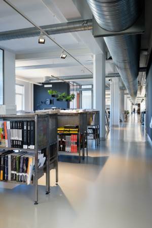 Artigo gummigulv bidrar til et godt innendørs klima, som er veldig viktig i et kontorlandskap – som andre steder. <br />Foto: Hanne Jørgensen/Polyflor