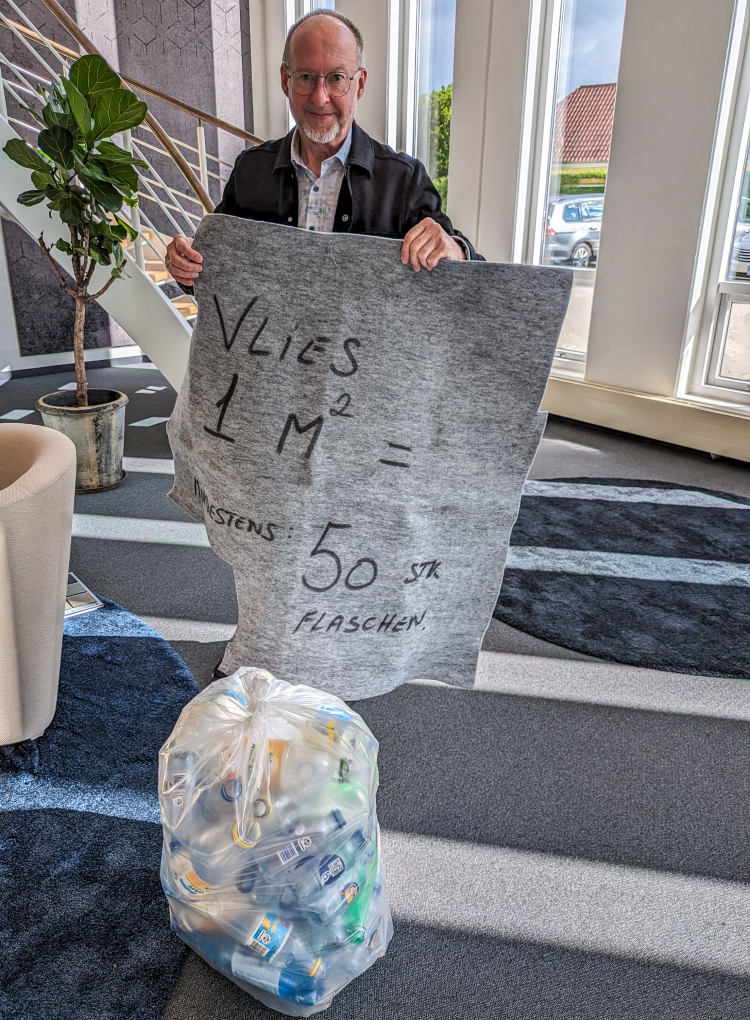 mann med sekk og filt 