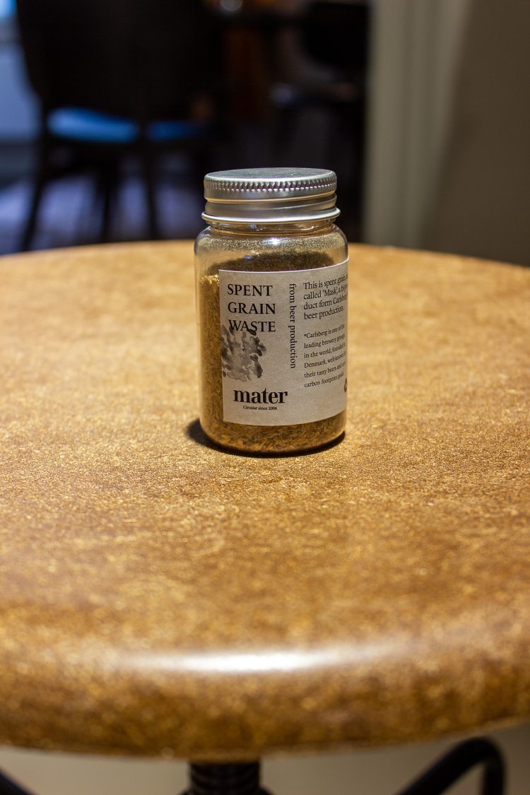 Krakk av nye materialer hos Novelties 