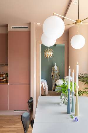 To rom, rosa og grønt. Malt med maling fra Pure&Original. Fargesatt av KOI<br />Foto: Pure&Original/ChrisBorowiak