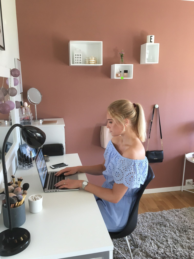 Ungdomsrom malt med farge 406 Duggrose fra Gjøco