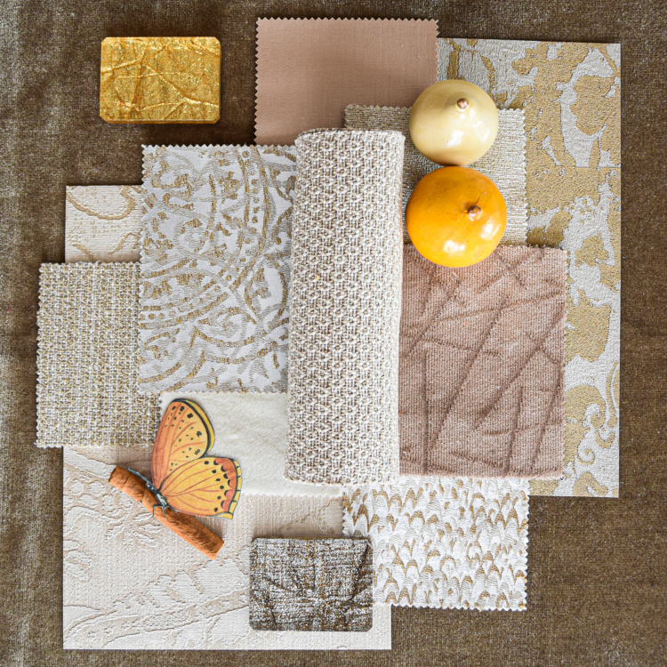 Moodboard med tekstilprøver i eksklusive kvaliteter i fra Rubelli i sandfarger og oransje.