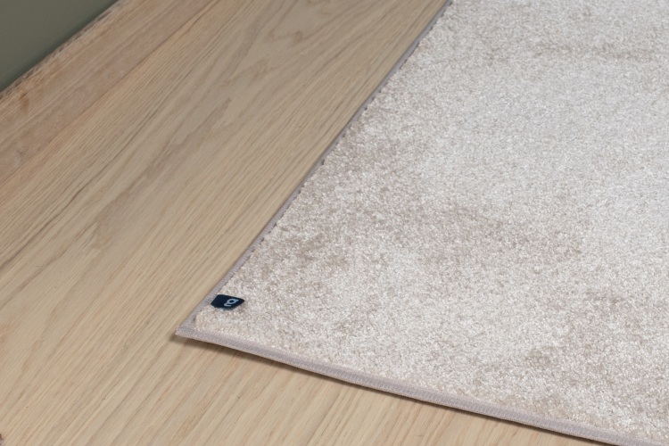 teppehjørne på parkettgulv