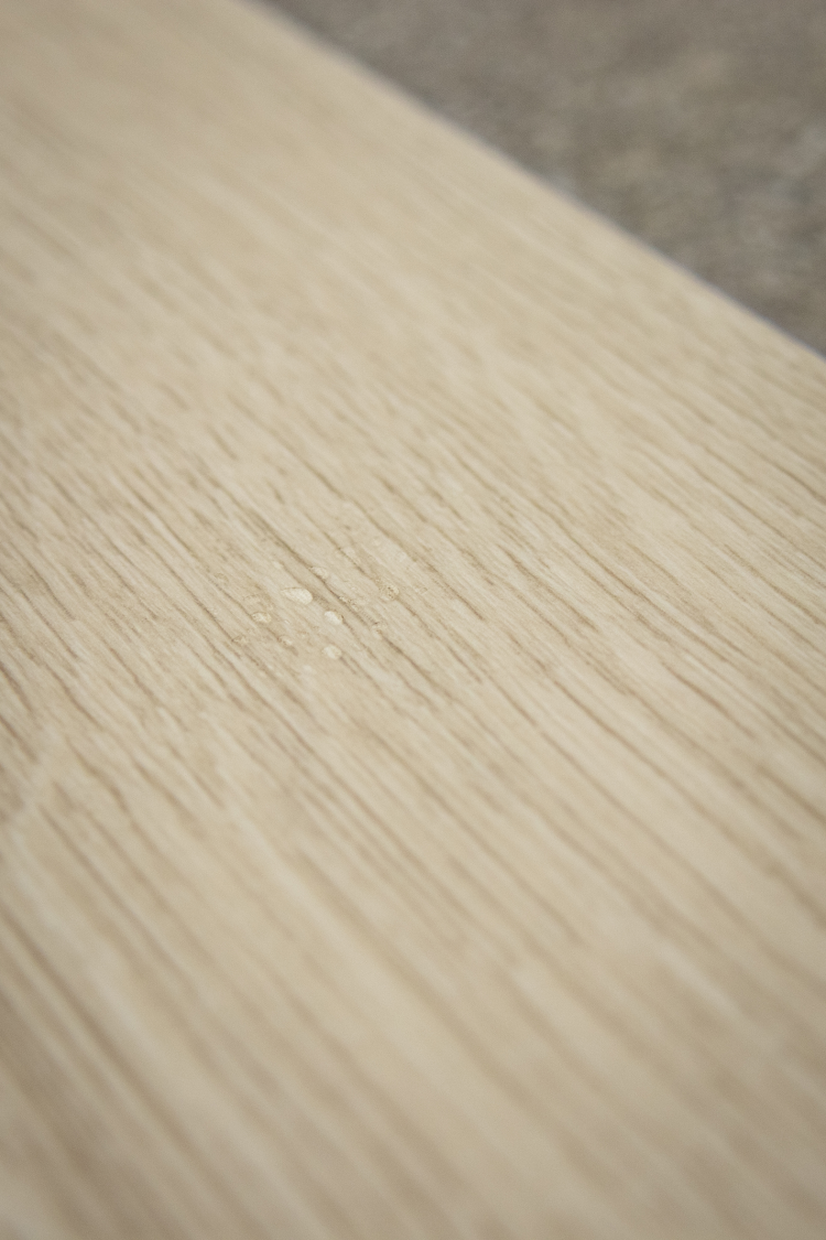 Vanndråper på klikkvinylen Lysefjord.