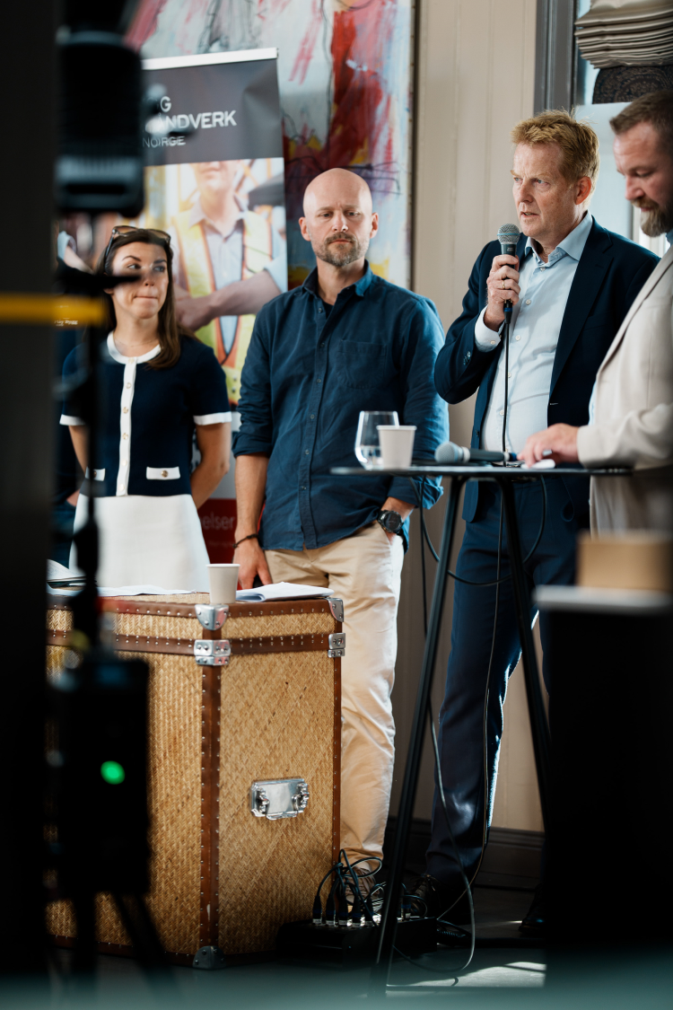 mann med mikrofon