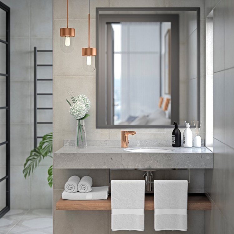 Bad med kobberarmatur