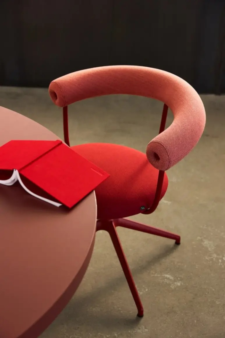 rød rosa stol