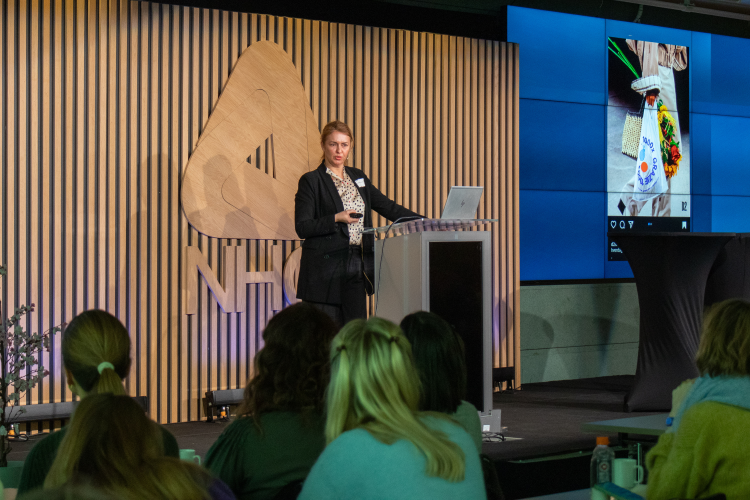 Charlotte Holberg Sveinsen, kreativ leder og fargesjef hos IFI, og ansvarlig for trendforum.