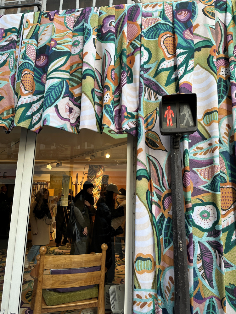 rød mann lys tekstil mønster dør