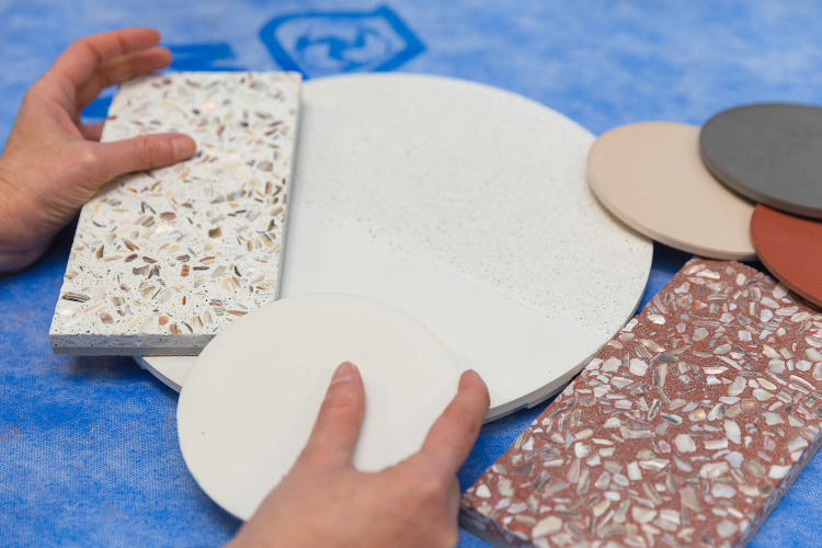 gulv med terrazzo-look