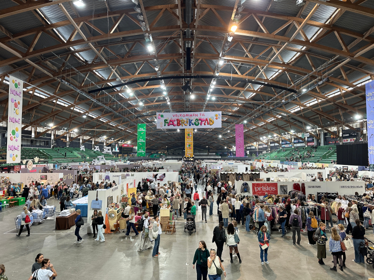 stor hall messe folk