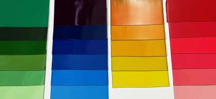 Foto: Mapei<br/>VELG RIKTIG FARGE: I Mapeis egen fargeverden finnes over  1000 egenutviklede farger, i tillegg kan fargelaboratoriet lage unike farger  til hvert prosjekt. Konsernets digitale fargeveileder hjelper til ved over 16  000 fargespørsmål hver måned.