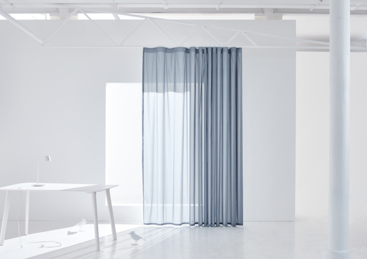 Solskjermingsgardin fra Creation Baumann. Kolleksjon Glare&Heat. Nyhet Face. Føres av Intag.