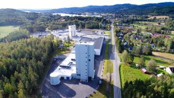 Foto: Mapei<br/>NORD-ODAL er sentrum for Mapeis virksomhet i Norden og  Baltikum. Ved fabrikken her skal konsernets globale senter for utvikling av mer  bærekraftig betong etableres. 