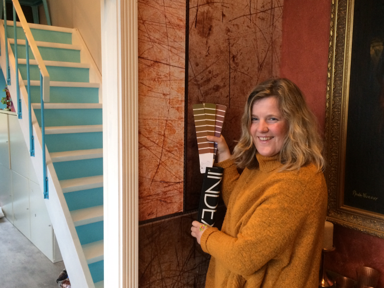 Hege Wølner ny faglærer ved Norges grønne fagskole Vea ute i felt