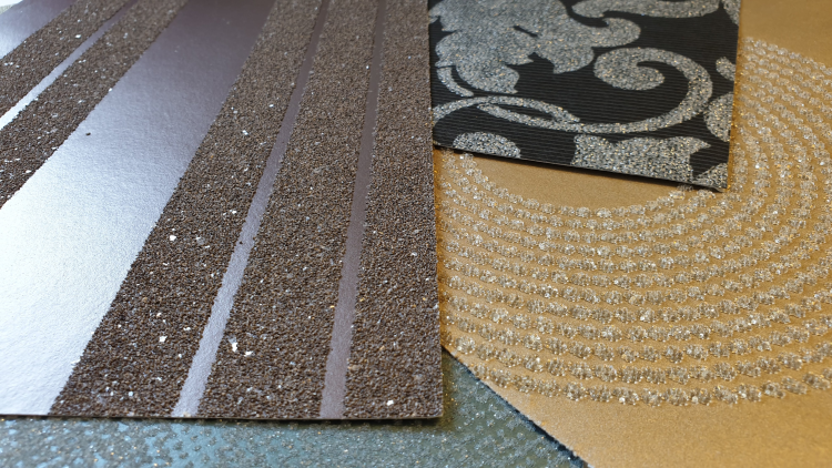 Fibertapet med perler i overflaten