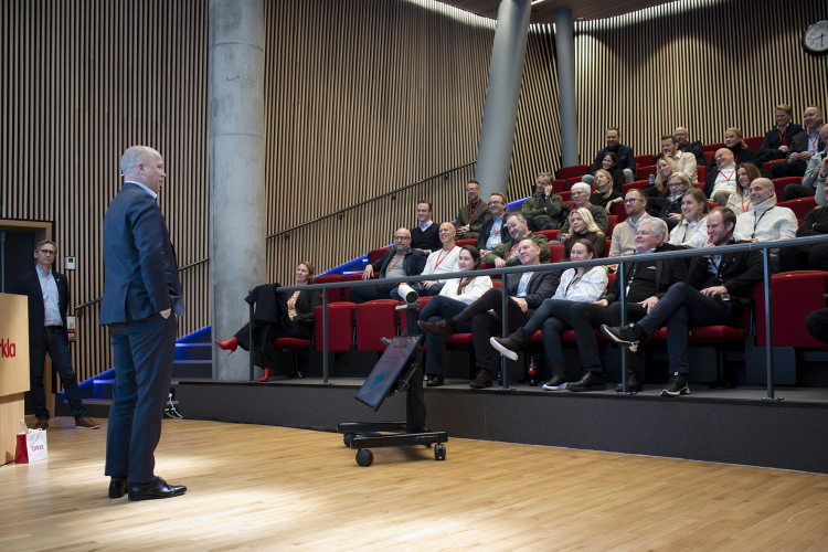 Vedum taler til salen