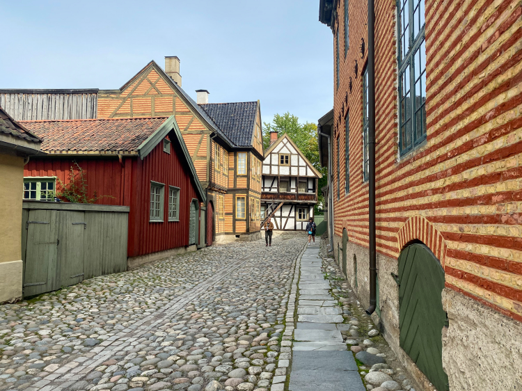 murhus med stripeeffekt