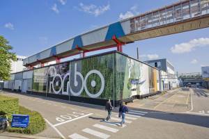 HOVEDKONTOR: Hovedkontor og linoleumfabrikk i Assendelft i Nederland.<br />Foto: Forbo Flooring 