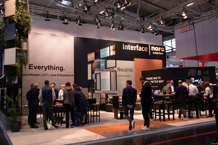 Nora Interface stand Bau