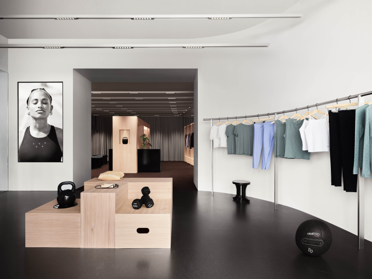 butikklokale svart gulv hvite vegger