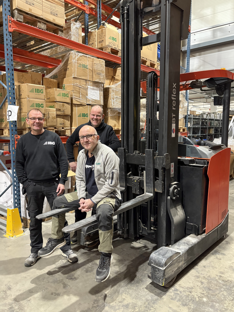 Ansatte i IBG som jobber på lageret
