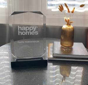 ÅRETS FORHANDLER: Happy Homes Malerbua ble tildelt utmerkelsen Årets forhandler fordi de er dyktige på service, fagkunnskap og rådgivning. Butikken er gode representanter for Happy Homes-merkevaren og driver lønnsomt.<br />Foto: Happy Homes