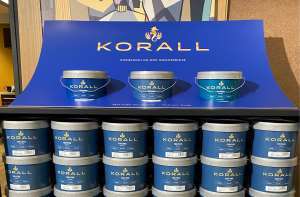 NY MALING: Onsdag 11 mai var jubeldag for butikkene i Happy Homes, da var det duket for storstilt lansering av kjedes malingsmerke Korall<br />Foto: Happy Homes