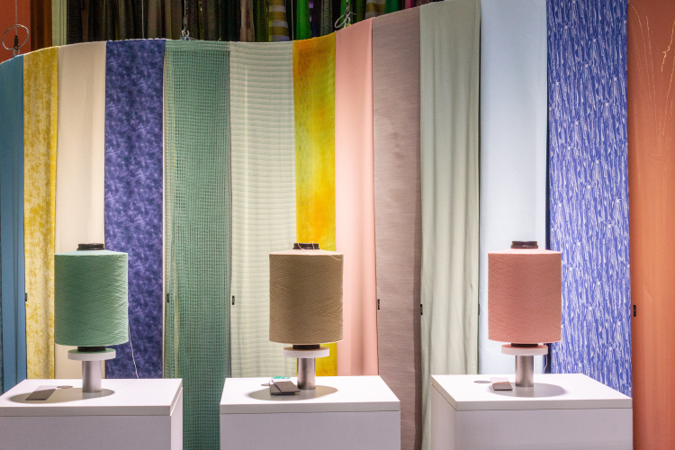 Tekstiler og farger i sterke pasteller