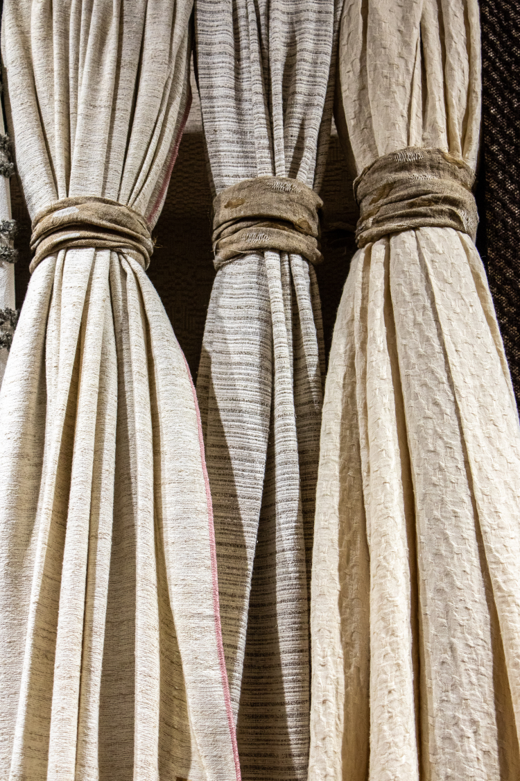 gardiner oppheng lyse tekstiler