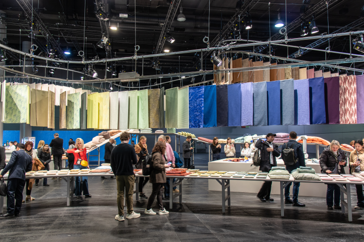 stoffer rom utstilling