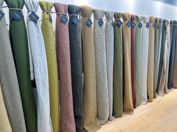 heng med lintekstil i jordfarger 