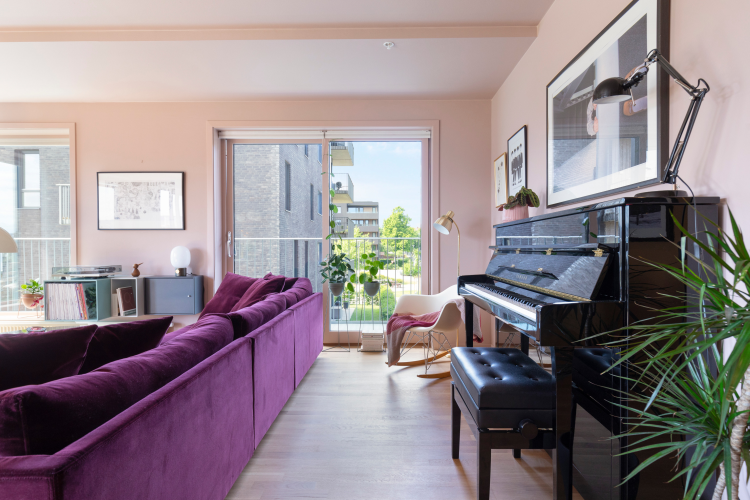 Stue malt med Pure&Original maling farge Skin Powder, Gammel eikeparkett slipt og hardvoksoljet.