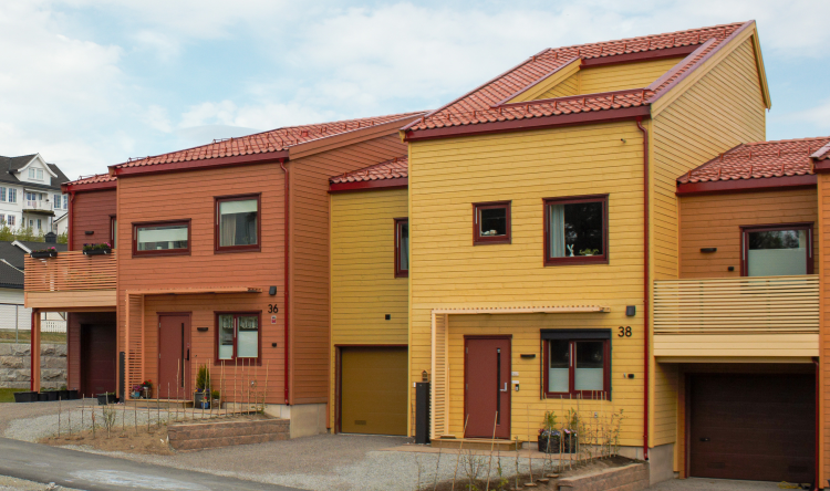 flere hus orange oker