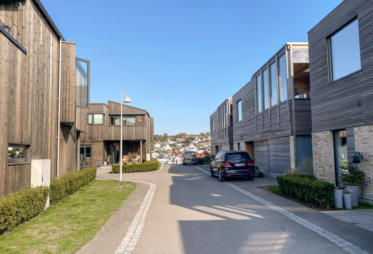 umalte fasader i sørlandsby