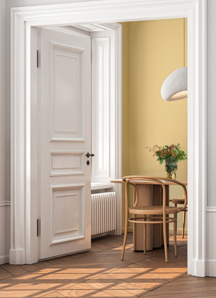 gule vegger hvit dør tregulv