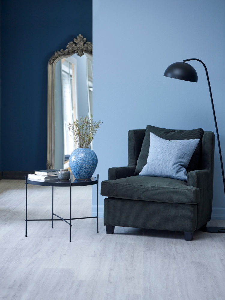 Blått interiør fra Fargerikes blå fargekart 2021