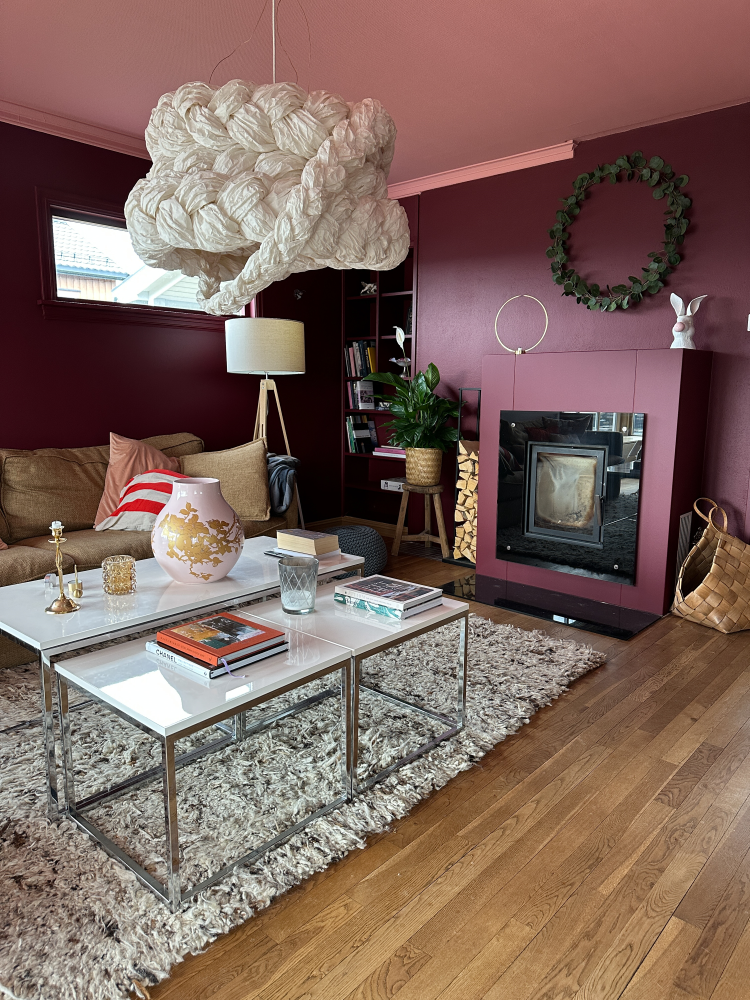 Stuen ferdig malt og innredet. Bubba in Berlin, Lions in Lima