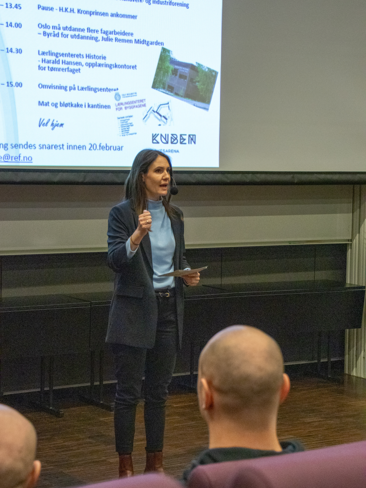 dame holder foredrag