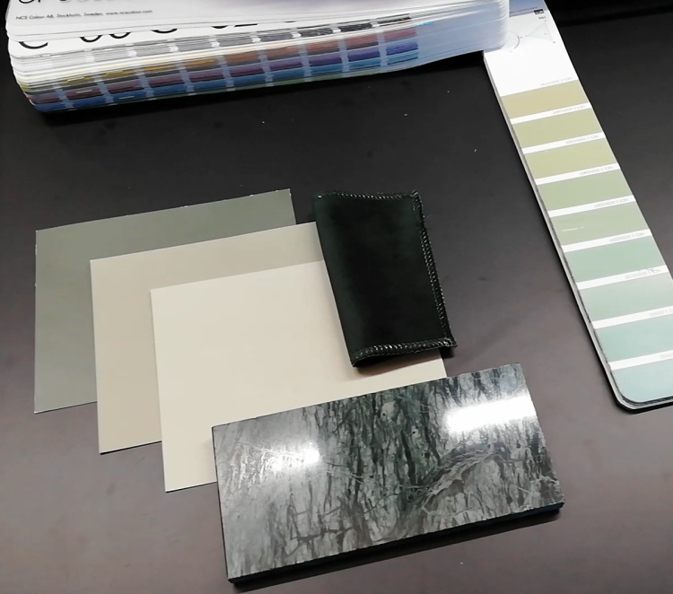 Kollage med farger og materialer i grønt