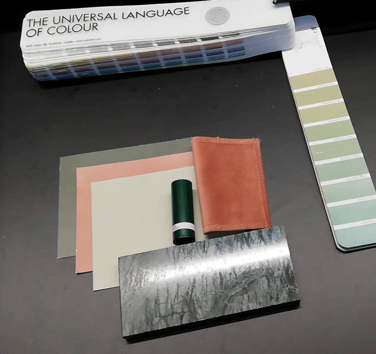 Grønn collage med innslag av rødoransje kontrast