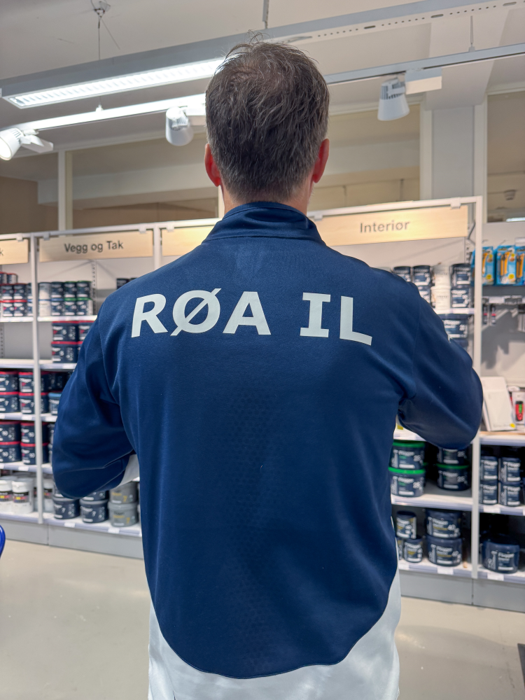 Steffen Eide med Røa IL på ryggen.