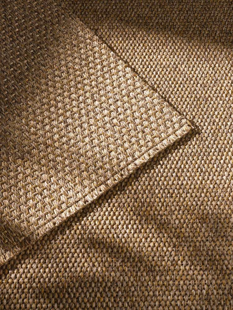 to tepper på hverandre