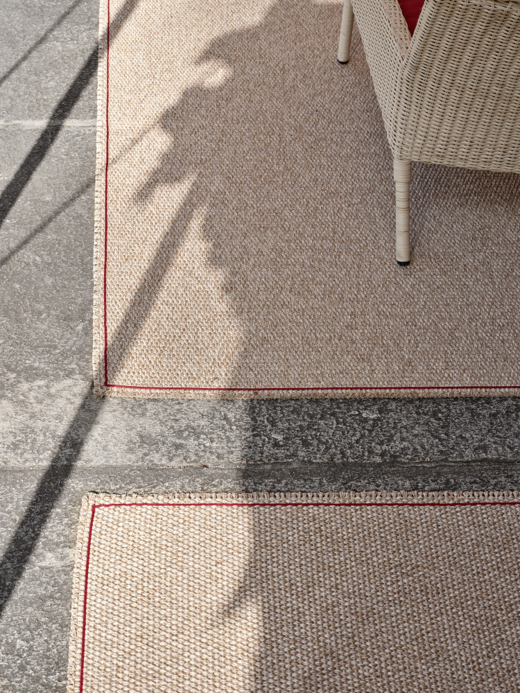 to teppekanter mot hverandre på en steinterrasse 
