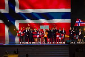 Foto: Iver Valkvæ/ifi.no<br/>NORGES  LAG: Her entrer det  norske landslaget scenen under åpningsseremonien på Polsat Plus Arena.