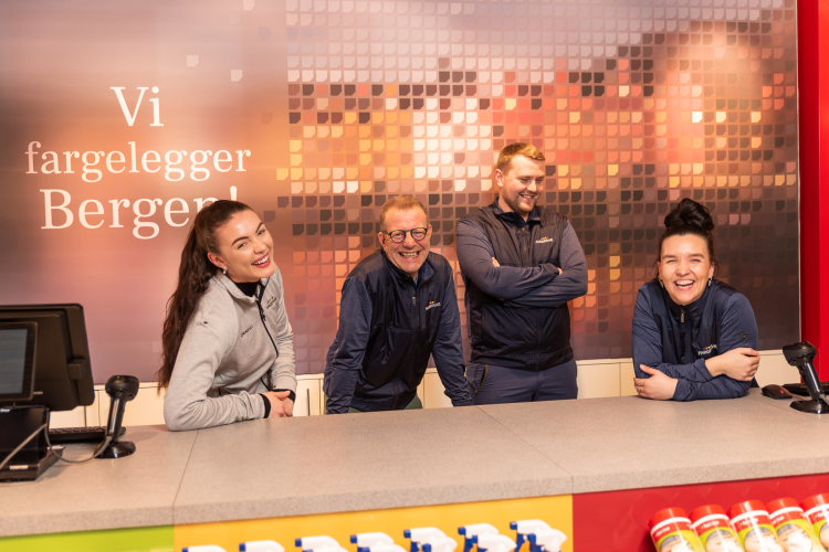 Ansatte og eier av Fargerike Nordås Bergen