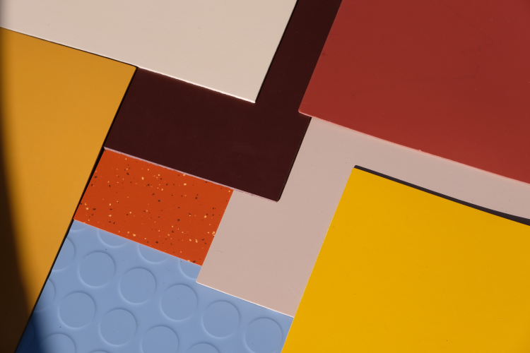 Prøver av ulike typer gummigulv fra Artigo/Polyflor